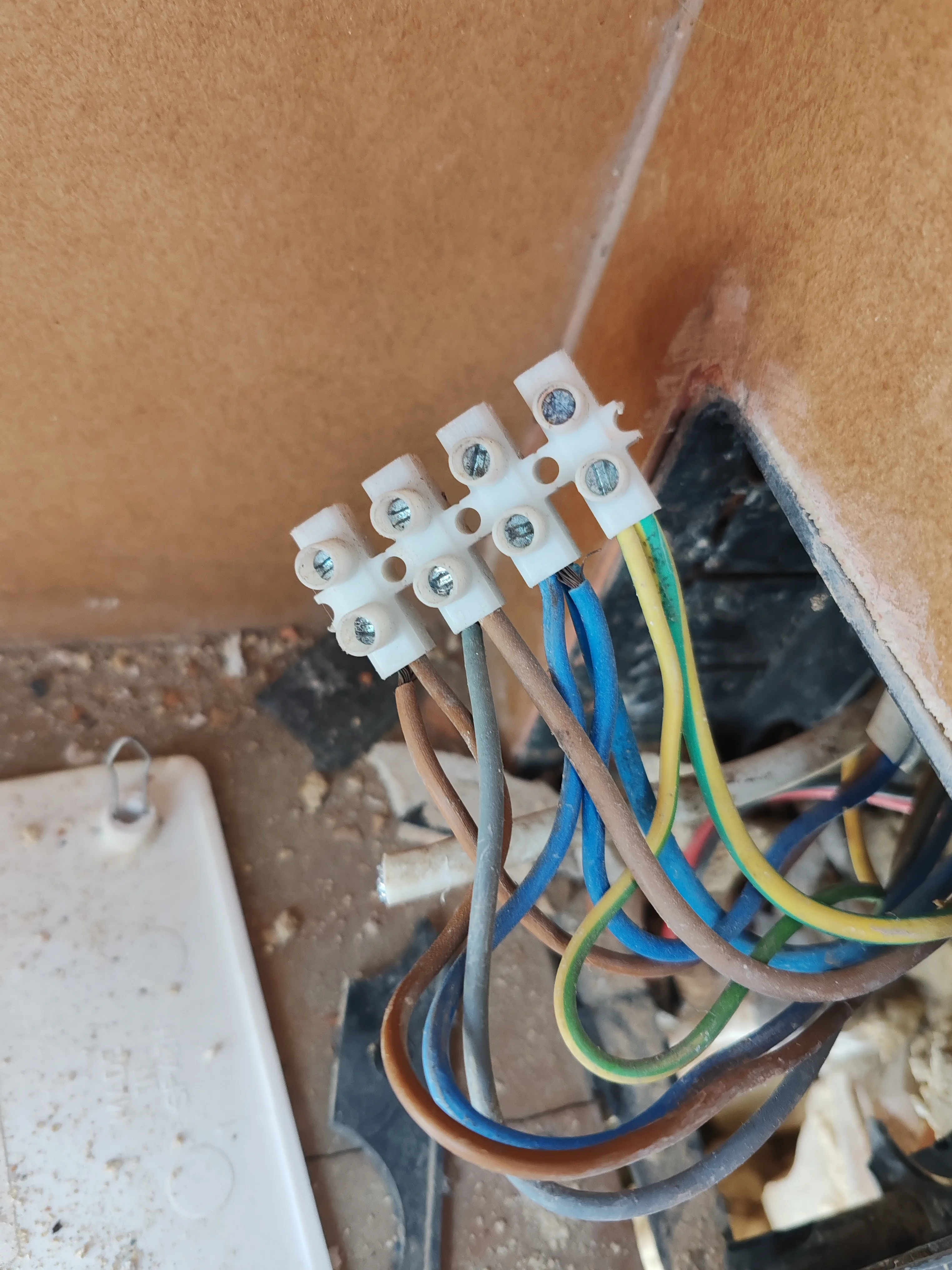 Reestructuración completa líneas eléctricas - imagen 10